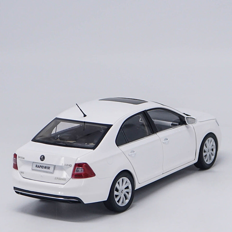 Promotional sale ! quality diecast 1/18 Skoda Rapid alloy Diecast Metal Classic toy Car Models for Birthday/christmas gifts, collection