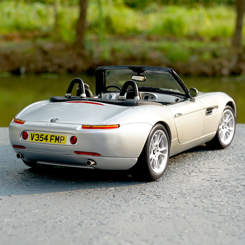 Original factory exquisite 1:18 diecast BMW Z8 007 convertible version –  Classic Models Wholesale Store