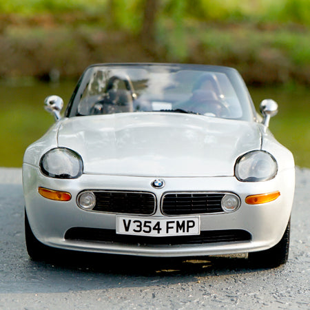 Original factory exquisite 1:18 diecast BMW Z8 007 convertible version car models for gift, collection
