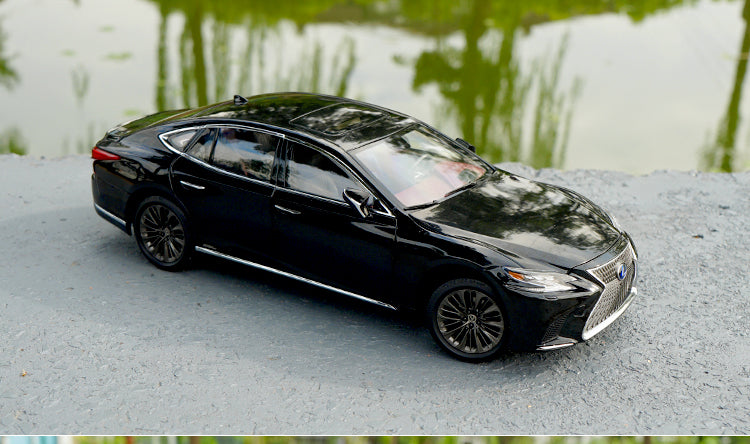 Original factory exquisite 1:18 diecast LEXUS LS500h LS500 car models for gift, collection