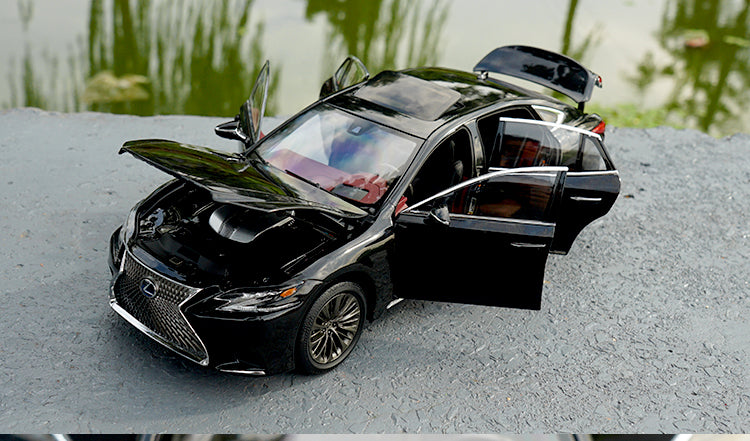 Original factory exquisite 1:18 diecast LEXUS LS500h LS500 car models for gift, collection