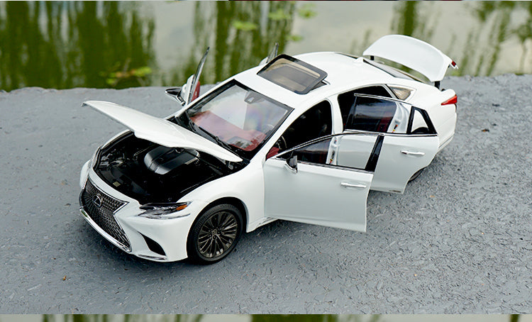 Original factory exquisite 1:18 diecast LEXUS LS500h LS500 car models for gift, collection