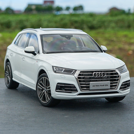 Original factory exquisite diecast 1:18 AUDI Q5L New Q5 2018 version alloy scale car model with small gift