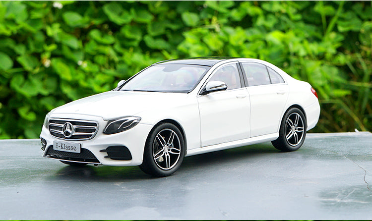 Original factory exquisite diecast 1:18 Mercedes-Benz Benz Eseries E-Klasse E300 car model for gift