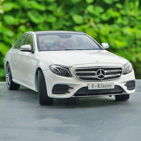 Original factory exquisite diecast 1:18 Mercedes-Benz Benz Eseries