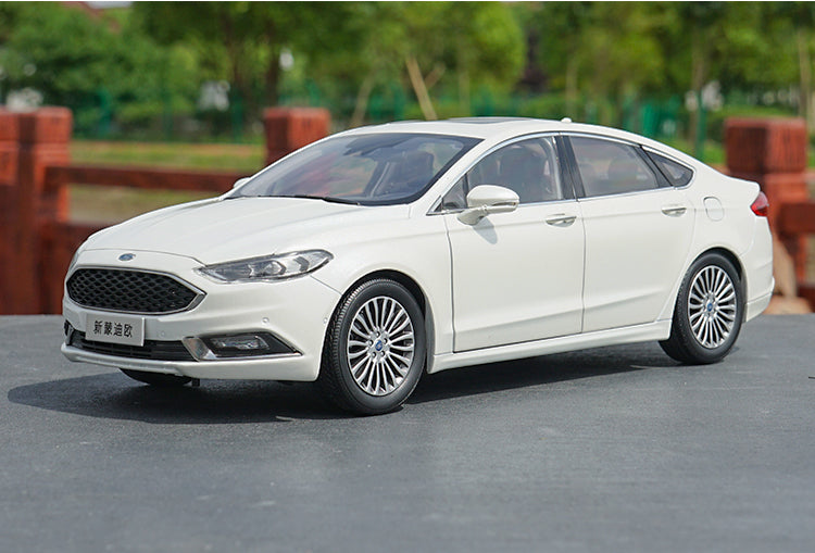 Original factory exquisite diecast 1:18 fort new Mondeo 2017 version car models for gift, collection