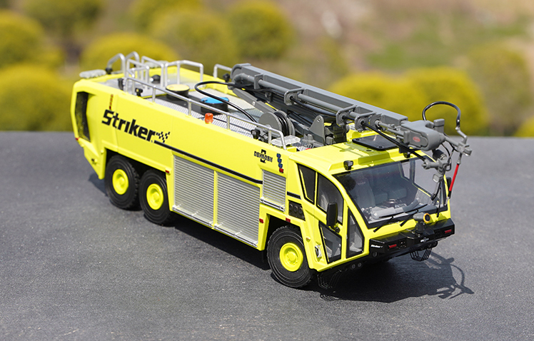 Original factory 1 50 Oshkosh Striker Diecast Fire fighting truck mode Classic Models Wholesale Store