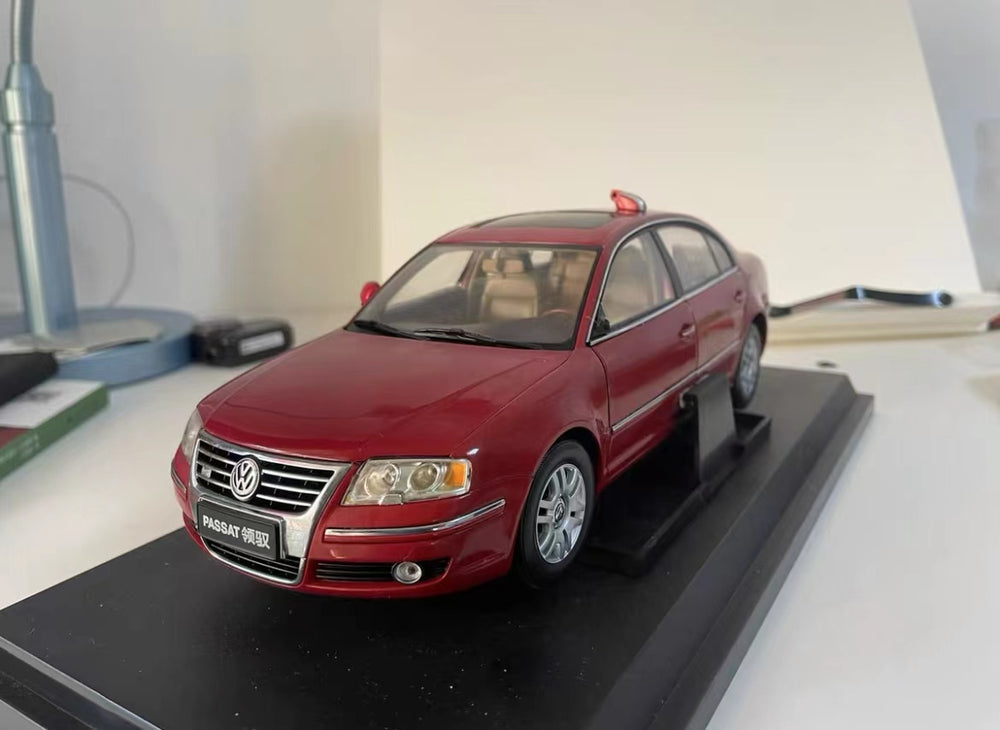 1:18 Volkswagen VW Passat go red diecast scale car model