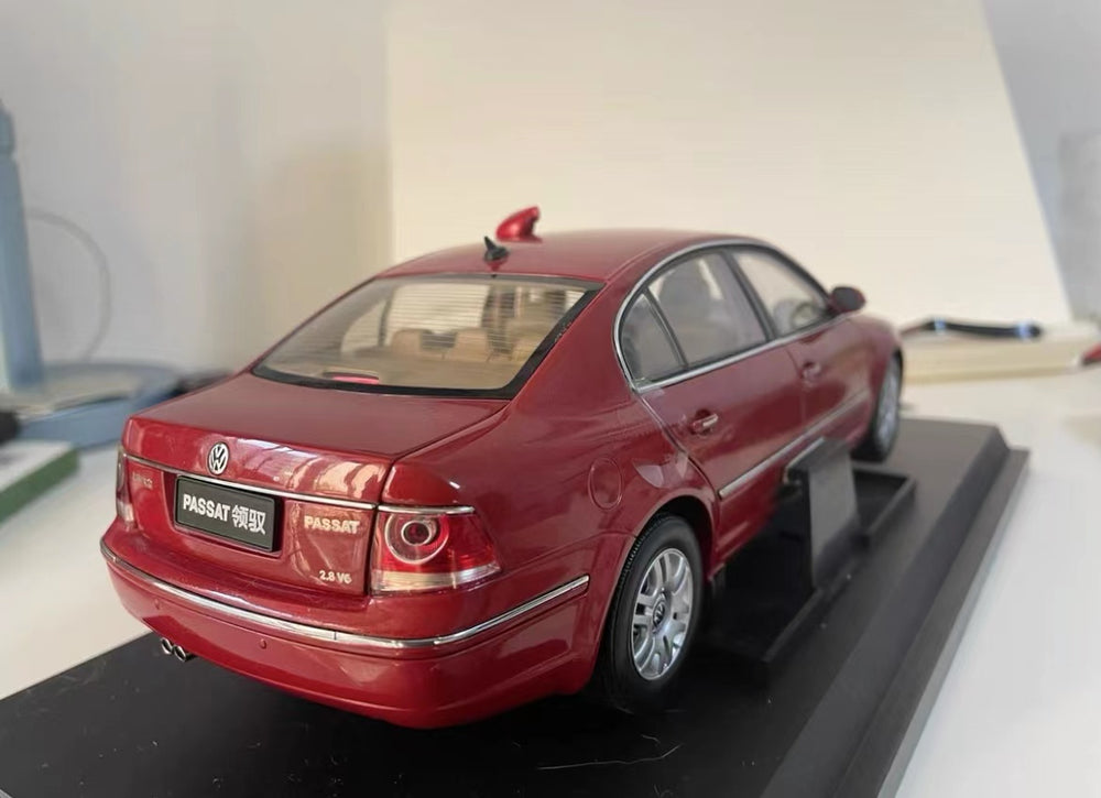 1:18 Volkswagen VW Passat go red diecast scale car model