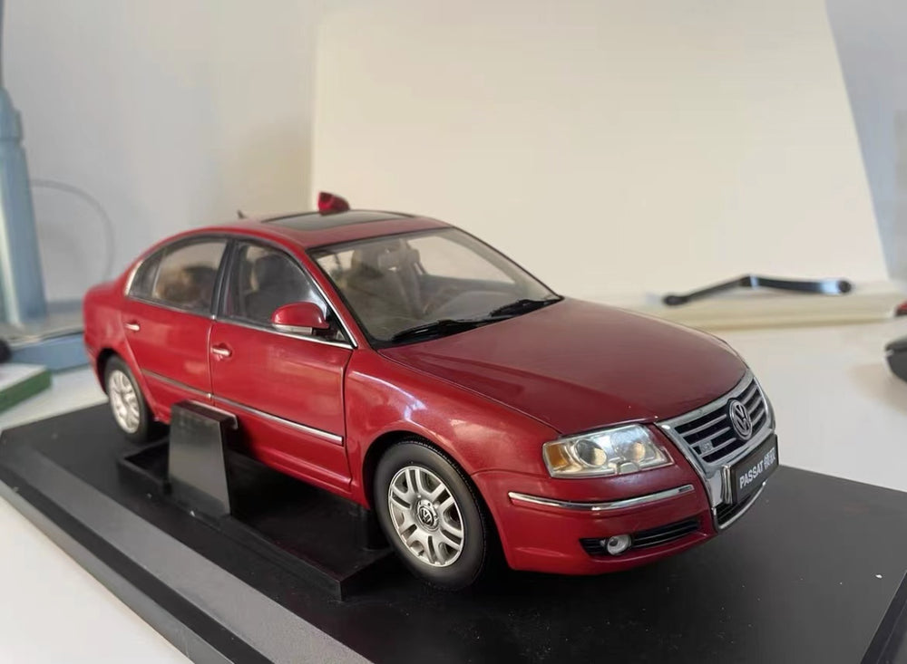 1:18 Volkswagen VW Passat go red diecast scale car model