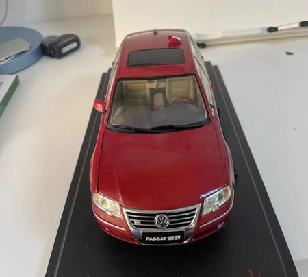 1:18 Volkswagen VW Passat go red diecast scale car model