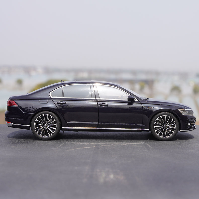 Original Authentic collectible 1:18 SAIC Volkswagen Faion Phideon 2021 brand new diecast sedan alloy car model for kids gift