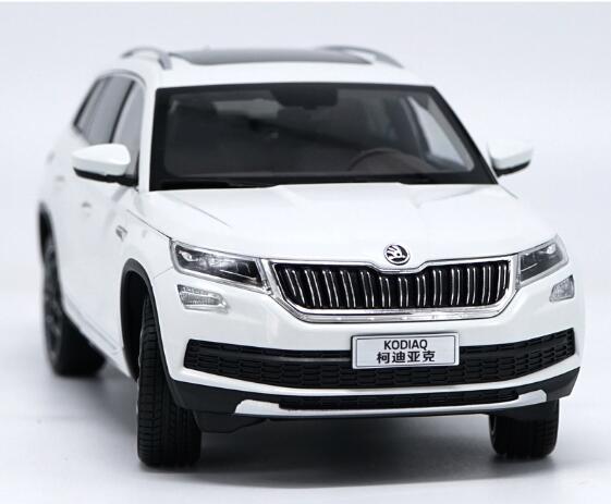 Original factory authentic 1:18 Skoda Kodiaq diecast car model with small gift