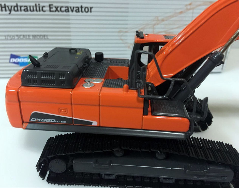 high quality 1:50 DOOSAN DX380LC-9C Excavator Alloy Engineering Vehicle Model