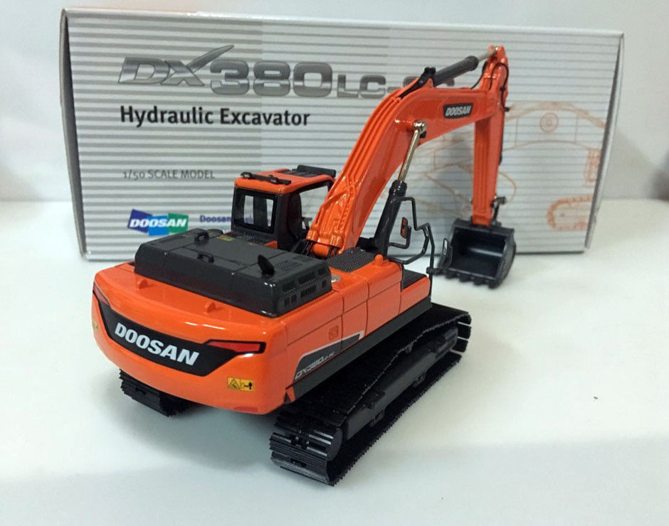 high quality 1:50 DOOSAN DX380LC-9C Excavator Alloy Engineering Vehicle Model