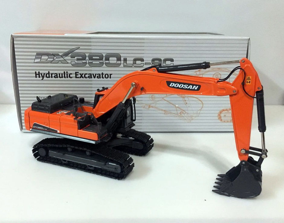 high quality 1:50 DOOSAN DX380LC-9C Excavator Alloy Engineering Vehicle Model