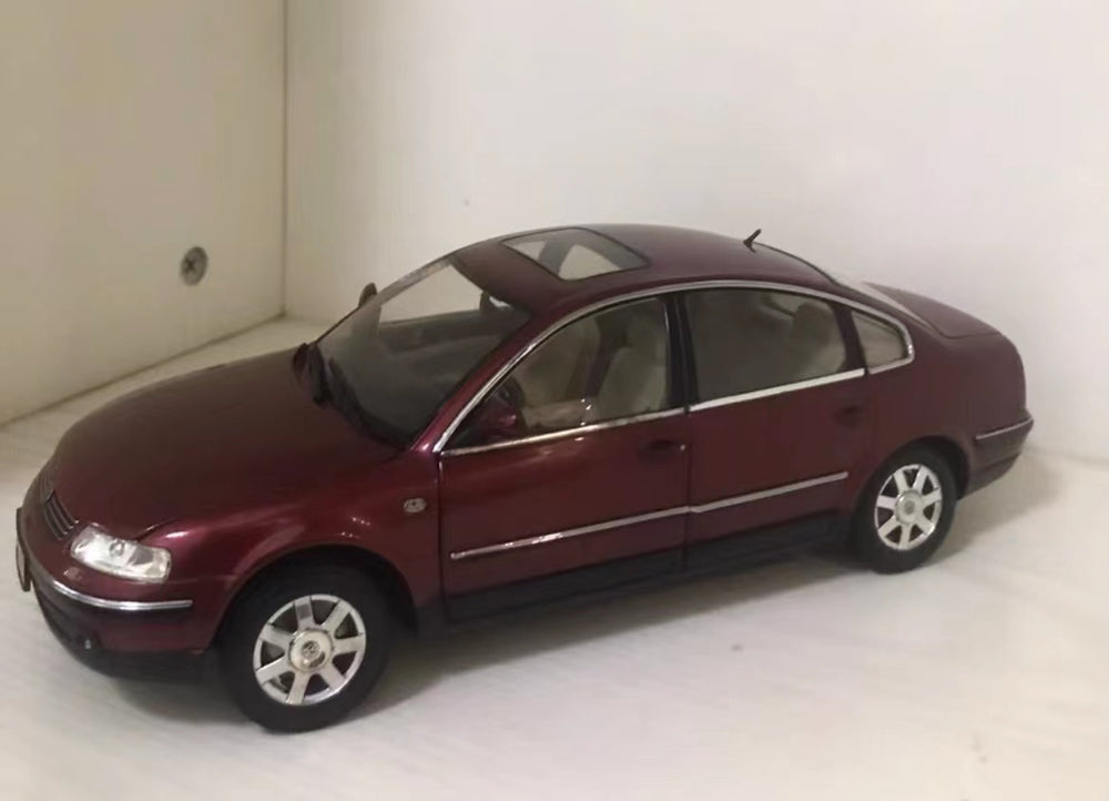 1:18 Volkswagen VW Passat B5 dark red scale car model for gift, collection