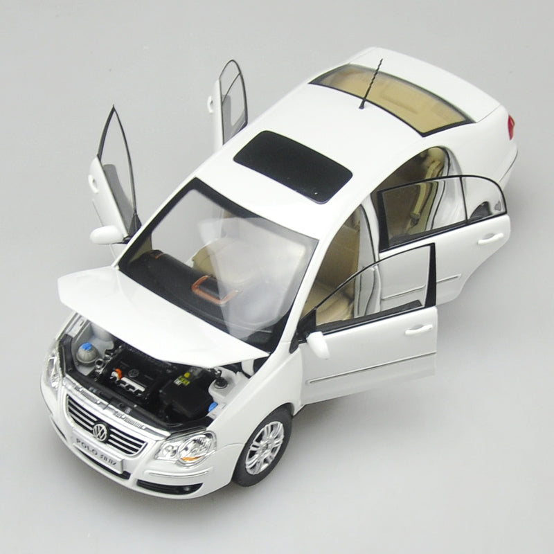 Original factory 1:18 Volkswagen VW Polo Jinqu white Sedan classic toy models for Birthday/christmas gifts, collection