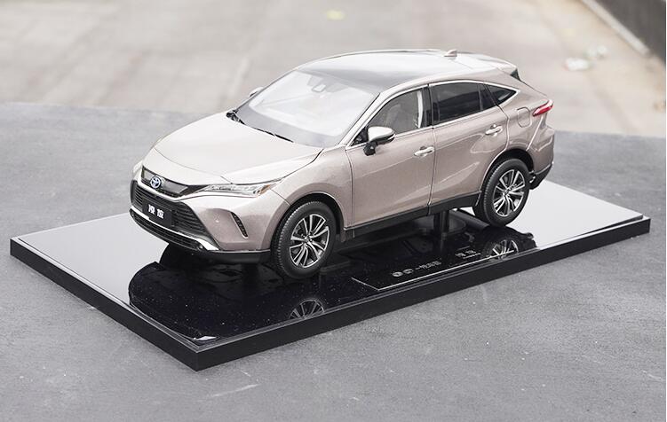 Original factory 1:18 TOYOTA HARRIER diecast car model for gift, collection