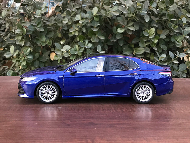 Original Authorized Authentic 1/18 Toyota Camry 8th eighth generation hybrid Diecast Car Model Toy models for christmas/Birthday