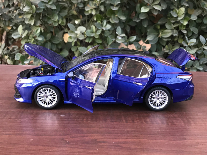 Original Authorized Authentic 1/18 Toyota Camry 8th eighth generation hybrid Diecast Car Model Toy models for christmas/Birthday