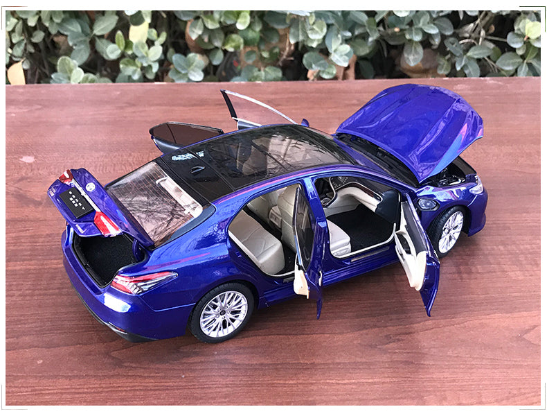 Original Authorized Authentic 1/18 Toyota Camry 8th eighth generation hybrid Diecast Car Model Toy models for christmas/Birthday