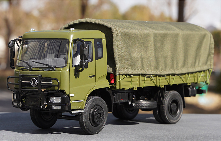 Original factory 1:24 Dongfeng Tianjin diecast military truck vehicle 4*4 model alloy off-road vehicle soldier truck model for gift