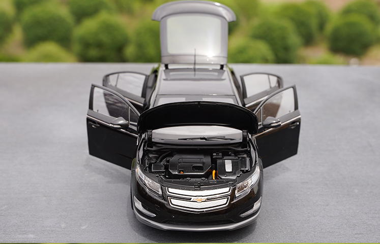 Original 1:18 Chevrolet Volt Volanda diecast pure electric alloy car model for collection, gift