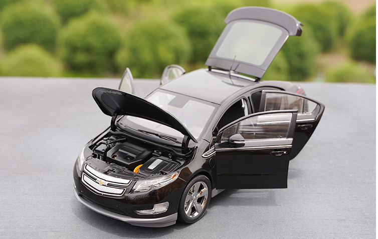 Original 1:18 Chevrolet Volt Volanda diecast pure electric alloy car model for collection, gift