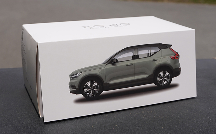 Original factory 1:18 Volvo XC40 2022 diecast scale model pure electric version alloy simulation toy car model