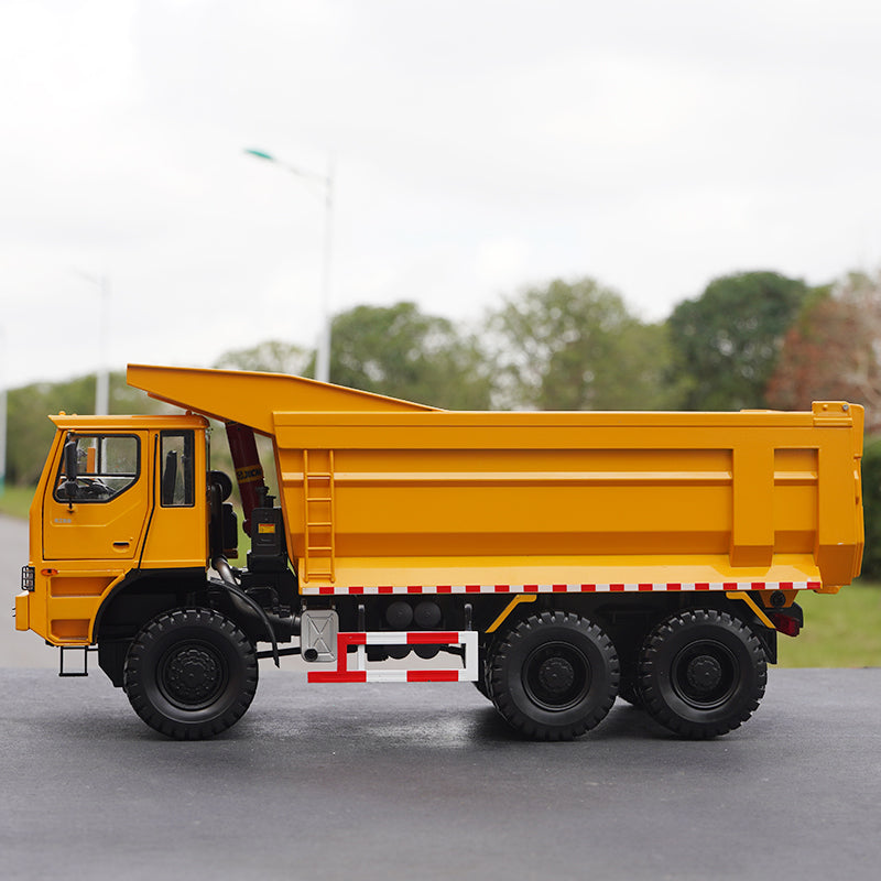 Original factory XCMG 1:24 Yellow Diecast heavy mining dump truck model off-highway large dump truck miniature for sale