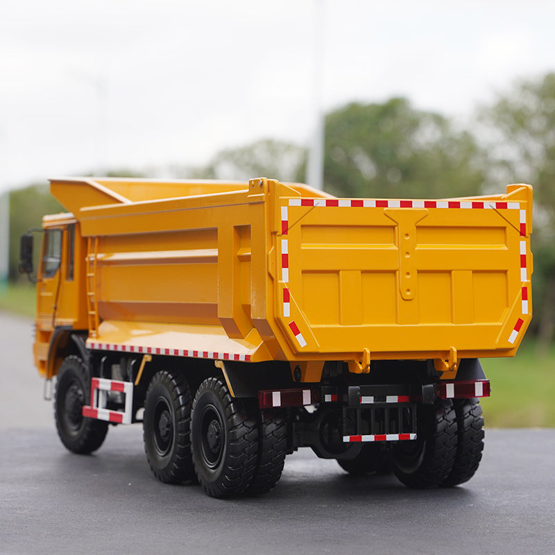 Original factory XCMG 1:24 Yellow Diecast heavy mining dump truck model off-highway large dump truck miniature for sale