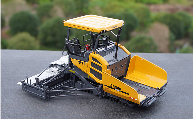 Original factory 1:35 XCMG RP1005T diecast paver model alloy engineeri ...