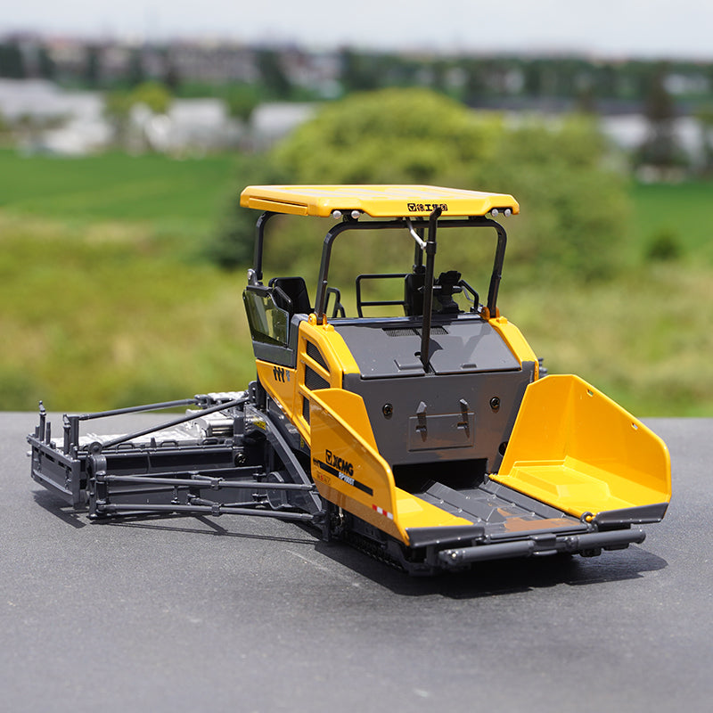 Original factory 1:35 XCMG RP1005T diecast paver model alloy engineering machinery model for gift, toys