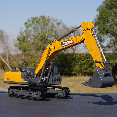 Original factory high quality 1:30 XCMG XE370DK Large diecast excavator model for gift, collection