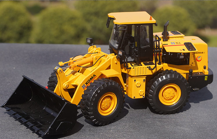 Original factory 1:35 XGMA XG958I Diecast wheel loader forklift zinc alloy construction machinery model for toys, promotion