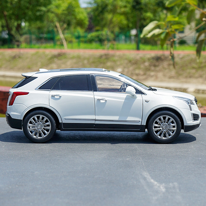 Original Authorized Authentic 1/18 Scale CADILLAC XT5 2017 SUV White Diecast Car Model for birthday/christmas gift,collection