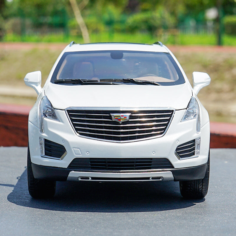 Original Authorized Authentic 1/18 Scale CADILLAC XT5 2017 SUV White Diecast Car Model for birthday/christmas gift,collection