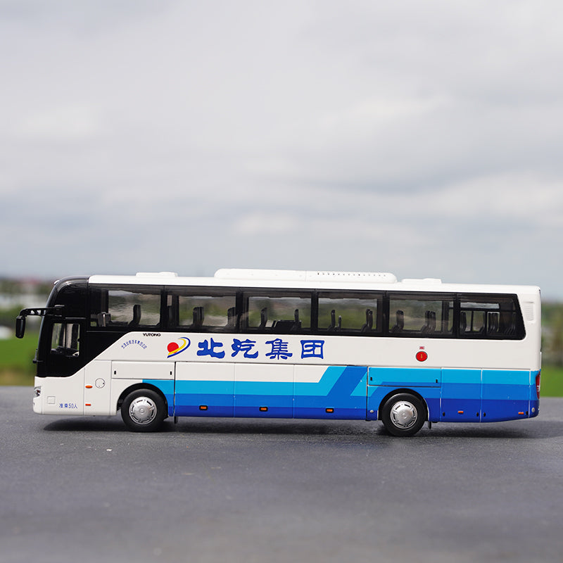 Original factory 1:42 Yutong ZK6122H9 diecast luxury tourist bus model for gift, collection