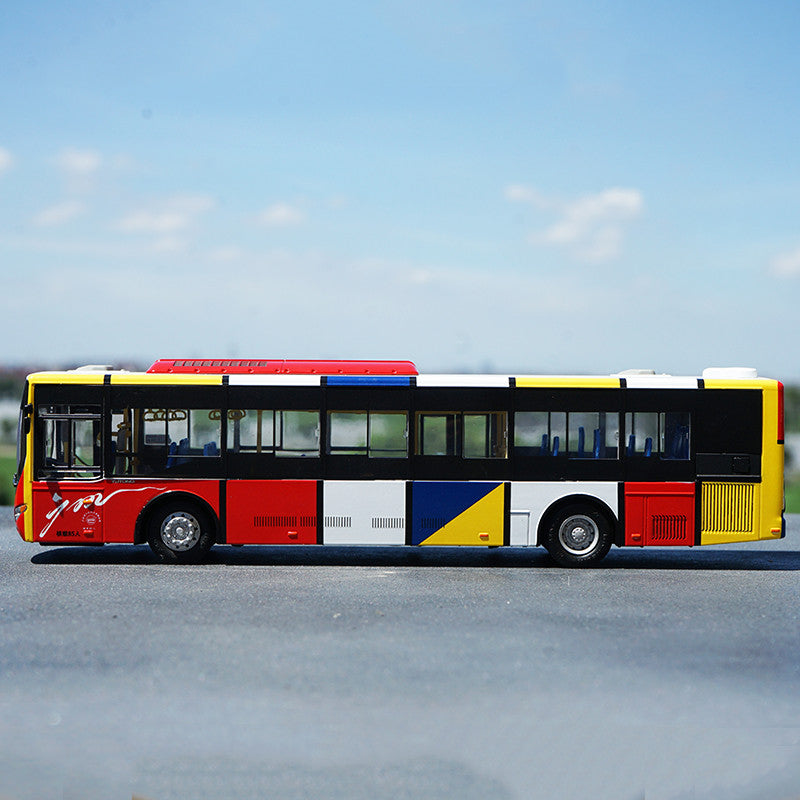 Colorful hot sell 1:42 Yutong ZK6128HG  ZK6125CHEVPG4 diecast bus model with fast shipping