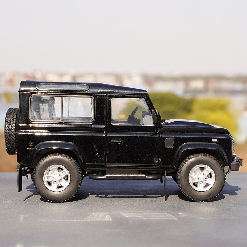 Original factory authentic 1:18 Kyosho Land Rover Defender 90 Short Axle Edition diecast SUV car model for collection,gift