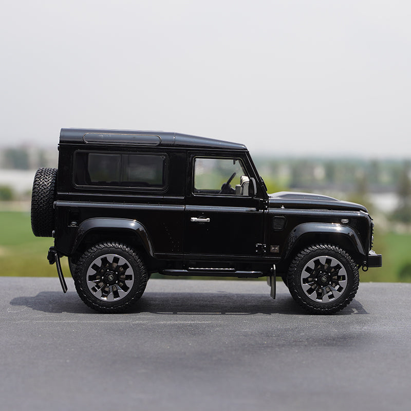 1:18 LCD Land Rover Defender 90 Works V8 70th Edition diecast alloy toy scale car model for gift, collection