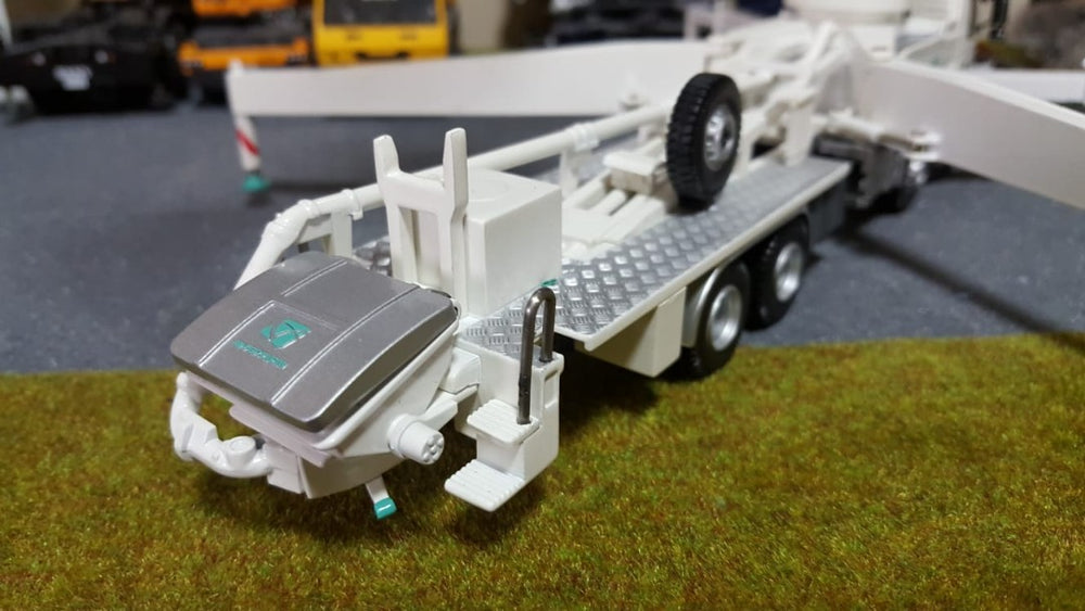 1/50 Scale Model Korea DY (Mercedes-Benz Actros Truck) Concrete Pump Truck Diecast Model