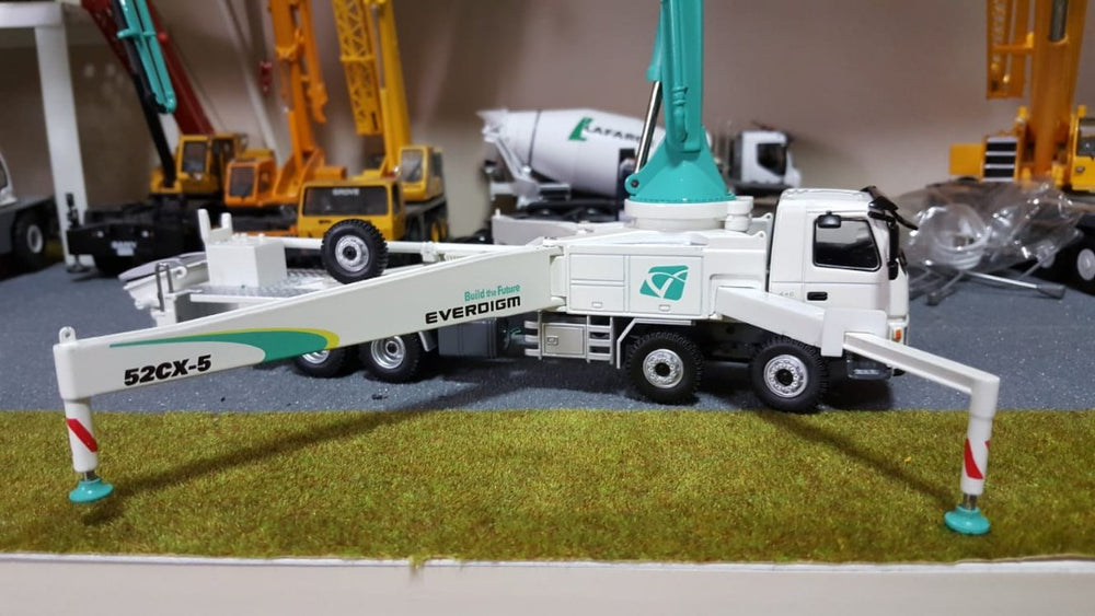 1/50 Scale Model Korea DY (Mercedes-Benz Actros Truck) Concrete Pump Truck Diecast Model