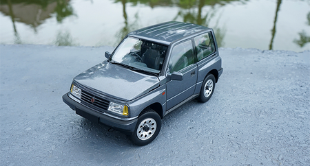 Original factory authentic 1:18 DORLOP diecast Suzuki Vitara Escudo car models for gift, toys, collection