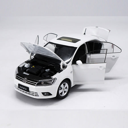 1:18 white Volkswagen Jetta scale car model