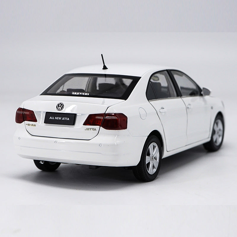 1:18 white Volkswagen Jetta scale car model