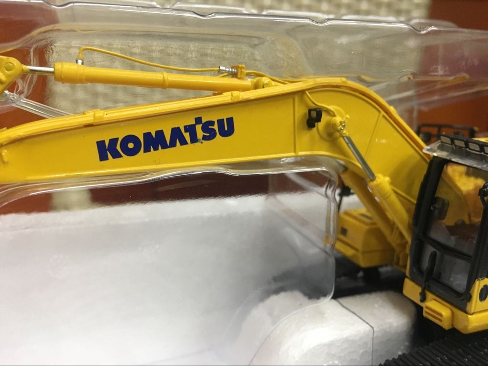 Original Authorized Authentic Diecast Uh8123 1:50 Komatsu Pc210lci-11 Excavator Diecast toy models for Christmas gift,collection