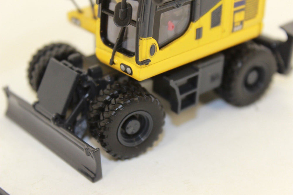 1/50 Zinc alloy UH 8083 Komatsu PW148-10 diecast Wheeled Excavator model with Standard and Ditching Bucket