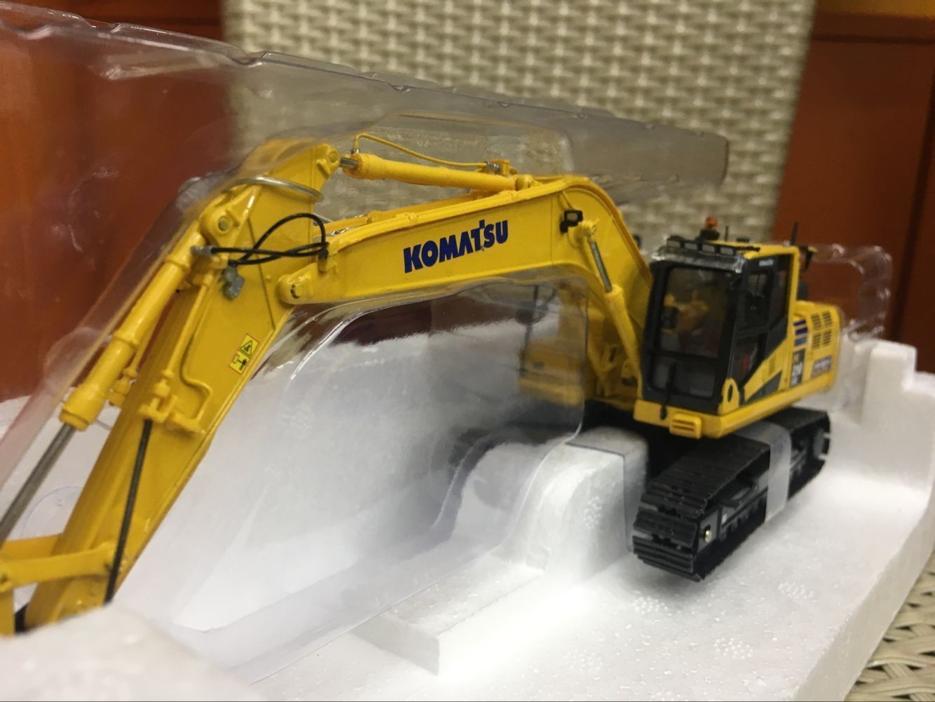 Original Authorized Authentic Diecast Uh8123 1:50 Komatsu Pc210lci ...